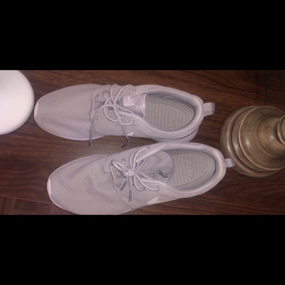 Nike Roshes - Picture 4 of 4